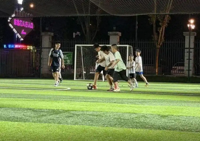 芳华的热血文明书香滋润学生假期日子七年级三班打造运动