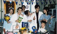 过去的一年　宏伟的近义词 颔首低眉的意思